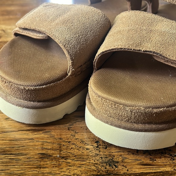 Ugg Sz 8.5 Women’s Goldenstar Sandal in Chestnut Super Comfortable - Picture 11 of 13